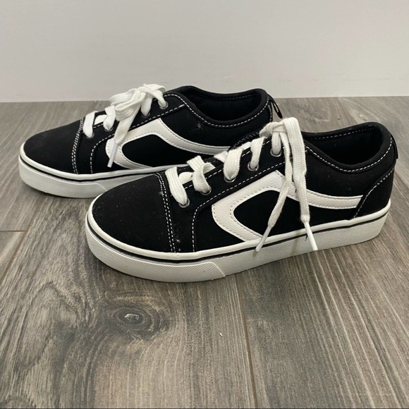 🌈 wonder nation kids sneakers size 2 - Picture 4 of 6